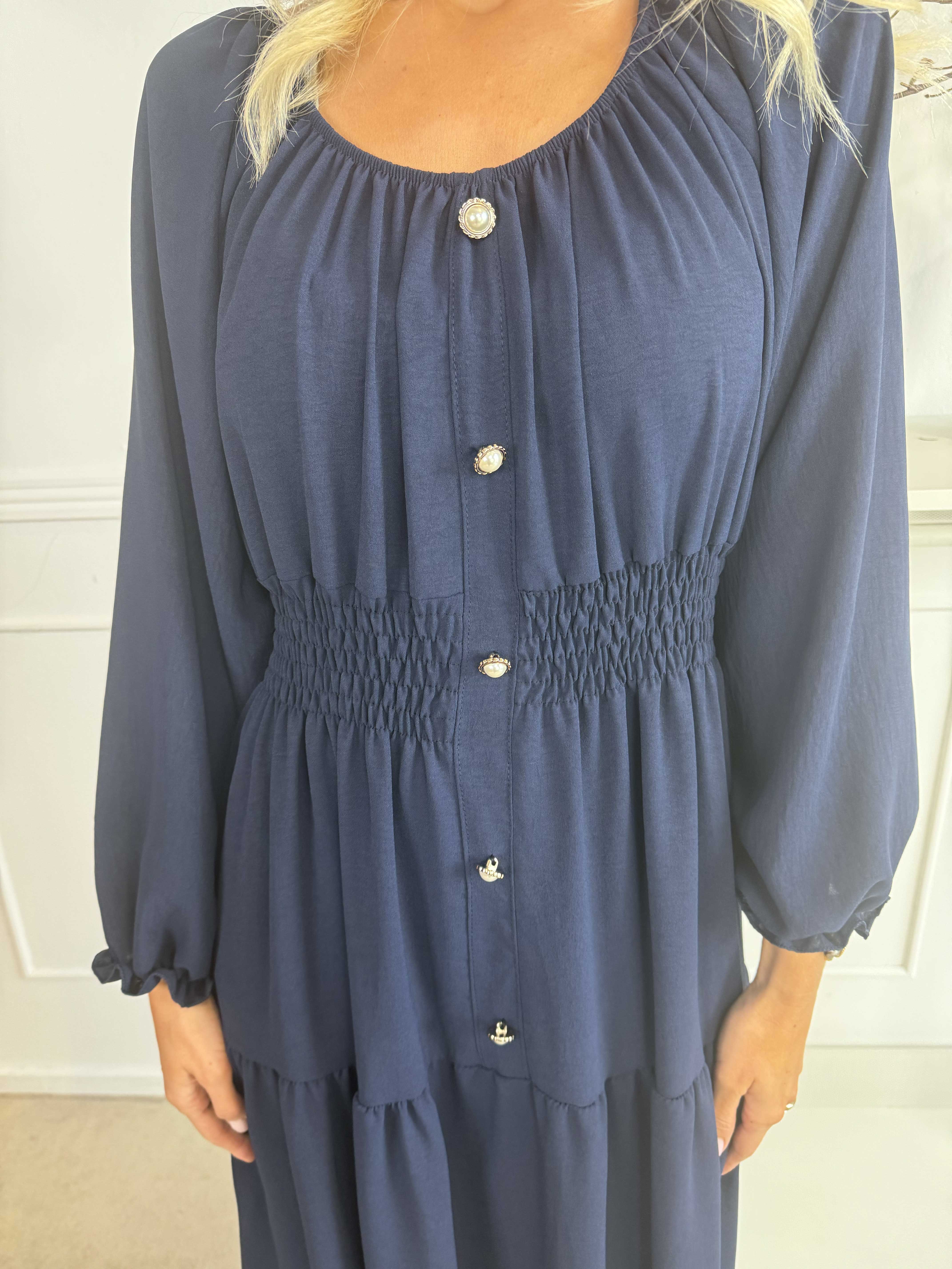 Midnight - Långklänning med smockad midja och guldknappar